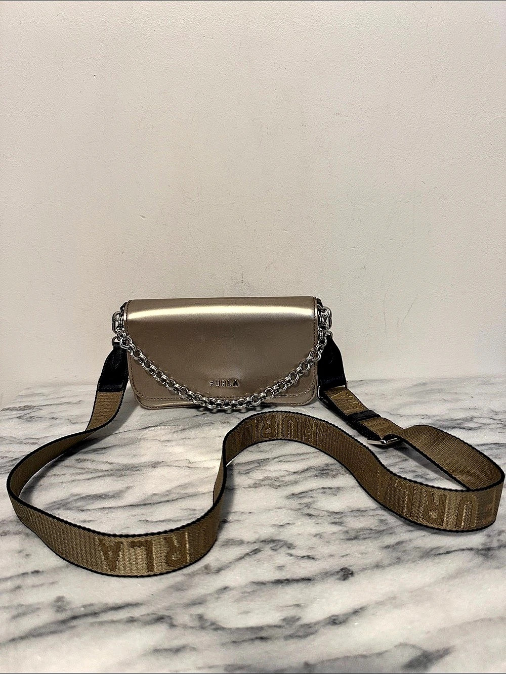 Furla Metallic Crossbody mini Bag in Gold